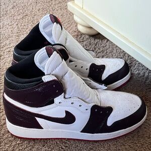 Nike Boys 6.5 dark red  White High-Top Sneakers